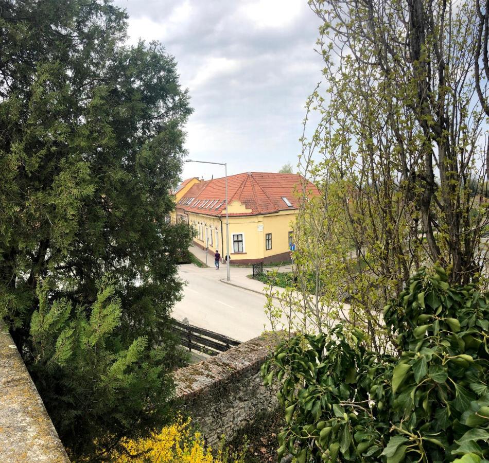 Váralja Vendégház Tata Exterior foto