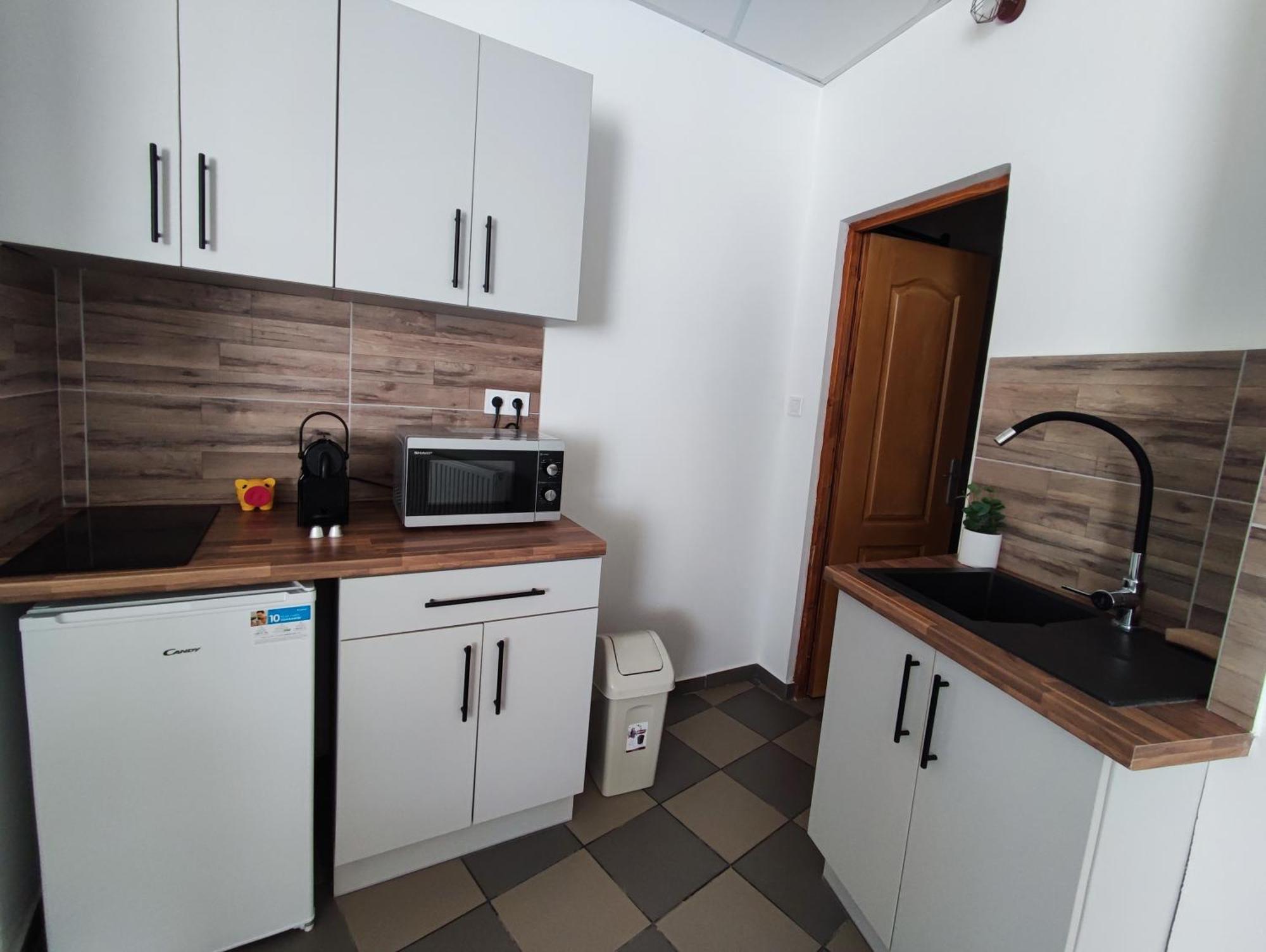 Váralja Vendégház Tata Habitación foto