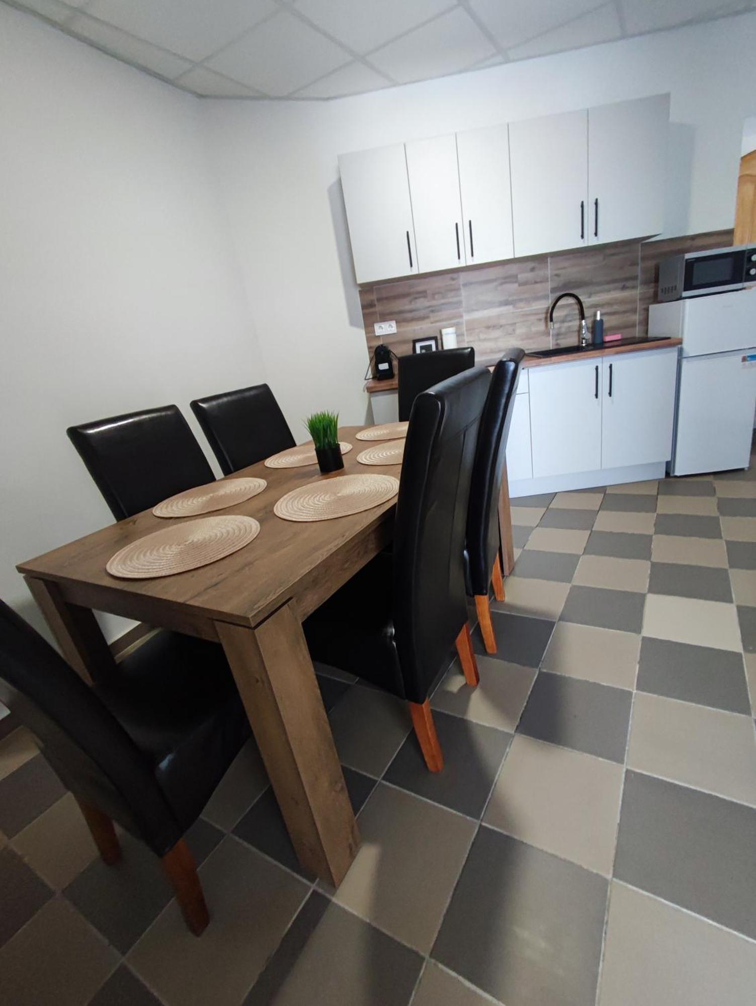 Váralja Vendégház Tata Habitación foto