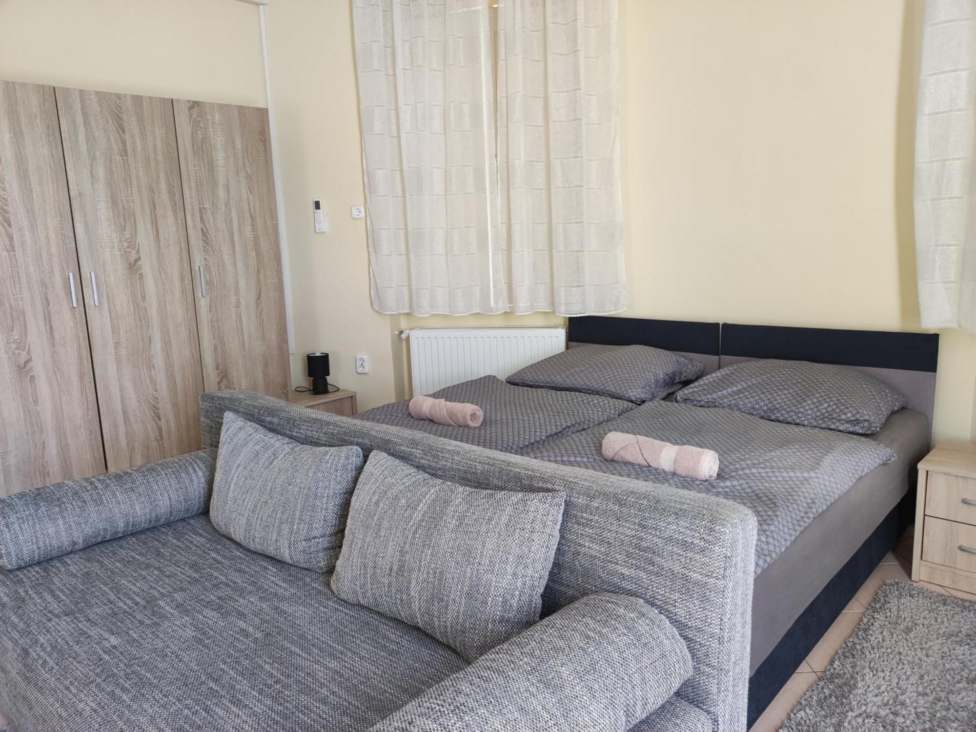 Váralja Vendégház Tata Habitación foto