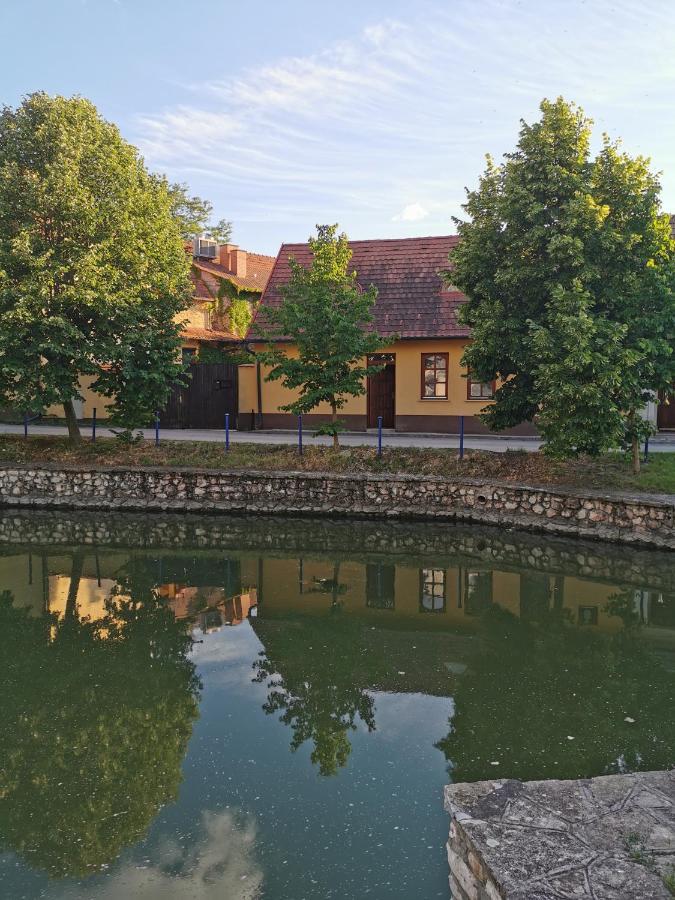 Váralja Vendégház Tata Exterior foto